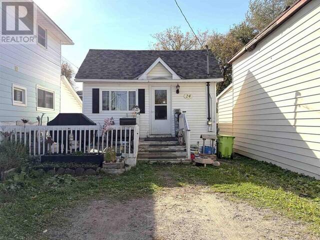 24 Pardee AVE Sault Ste. Marie Ontario, P6B 1V8 - 2 Bedrooms Home For Sale