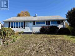 8 Benner PL Elliot Lake Ontario, P5A 1T4