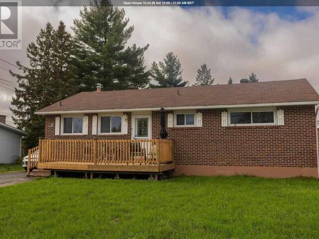 13 Pentagon BLVD Sault Ste. Marie Ontario, P6B 5H9 - 4 Bedrooms Home For Sale