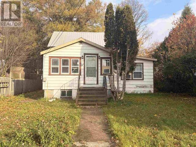 6 Hawthorne AVE Sault Ste. Marie Ontario, P6B 1C5 - 3 Bedrooms Home For Sale