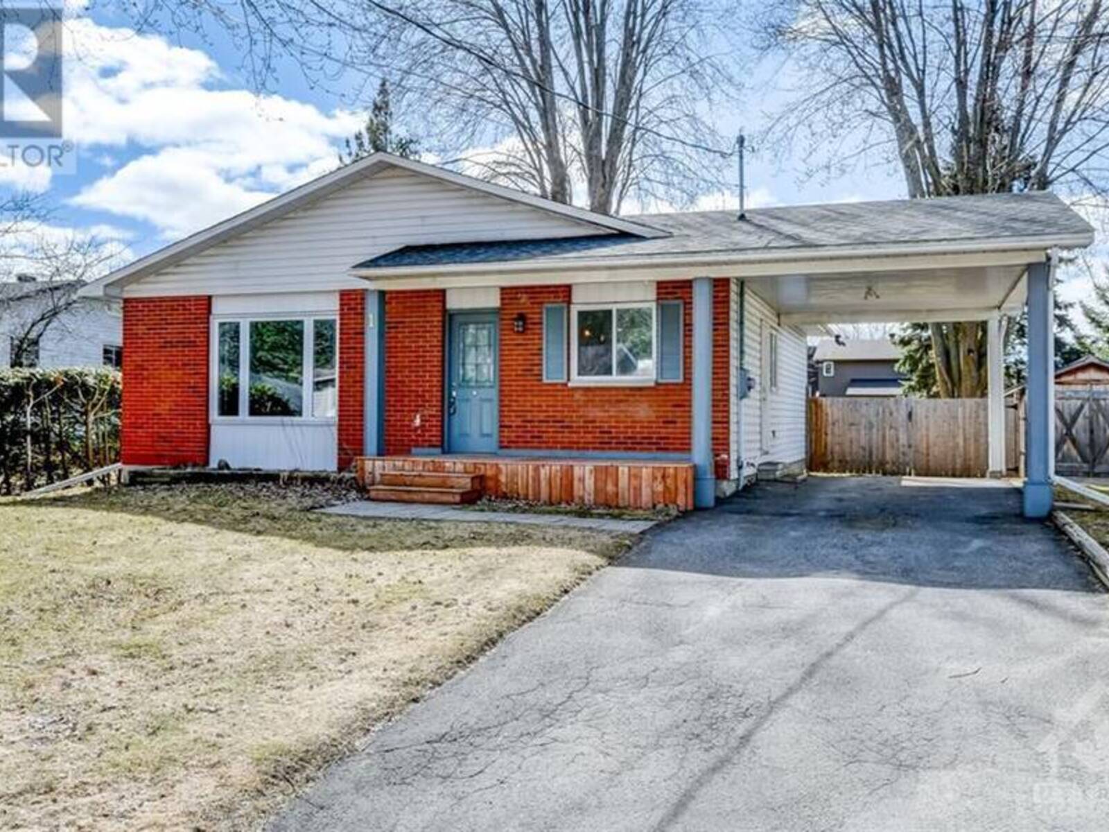 1 GOLD CRESCENT, Russell, Ontario K4R 1B9