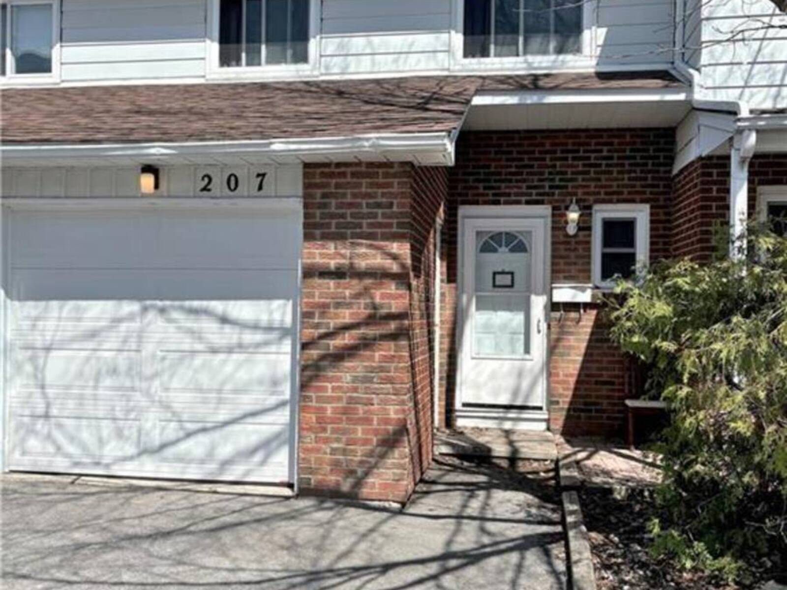 207 ROMULUS DRIVE, Ottawa, Ontario K1K 3Y2