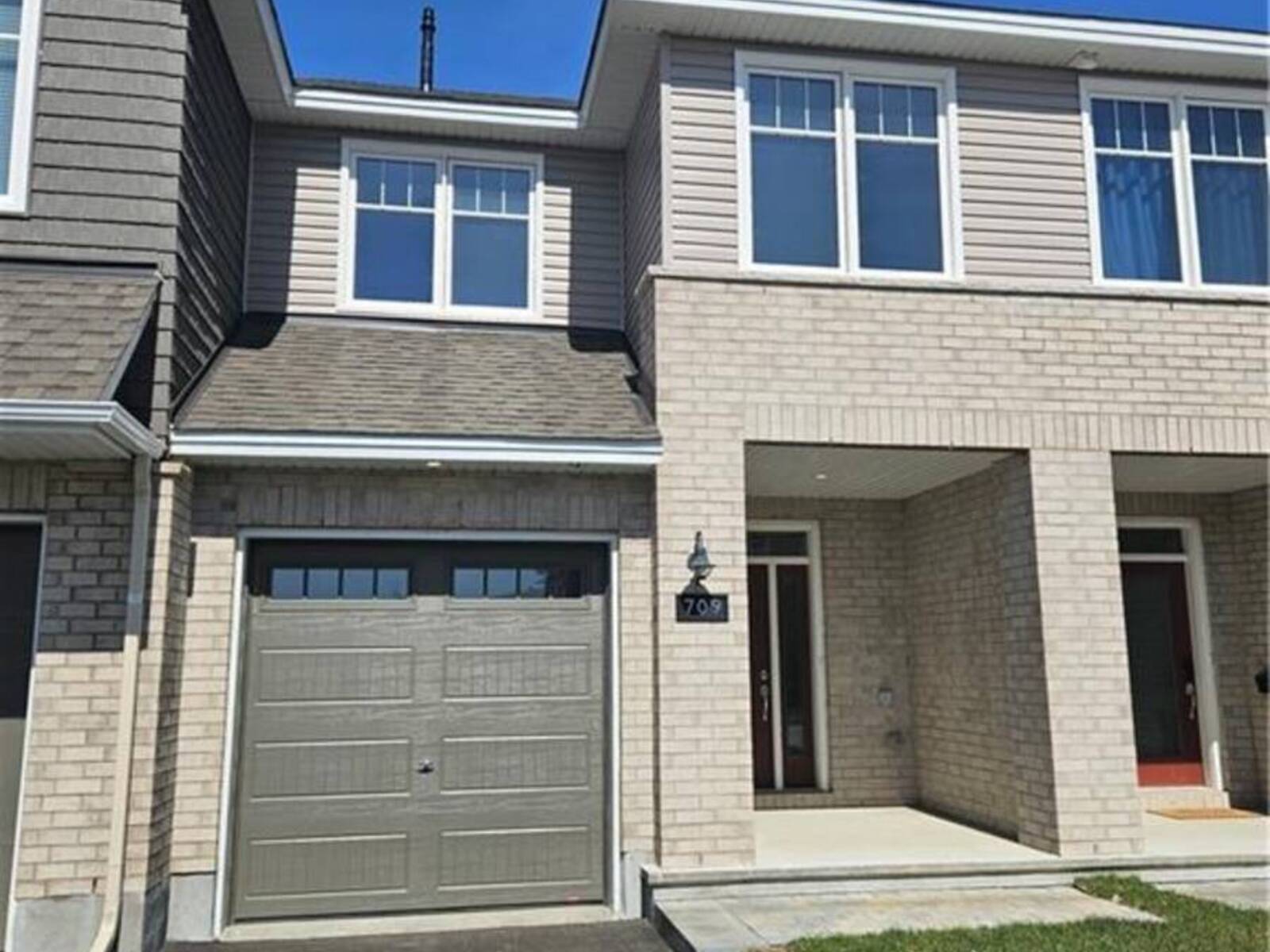 709 MAVERICK CRESCENT, Ottawa, Ontario K2S 2X1