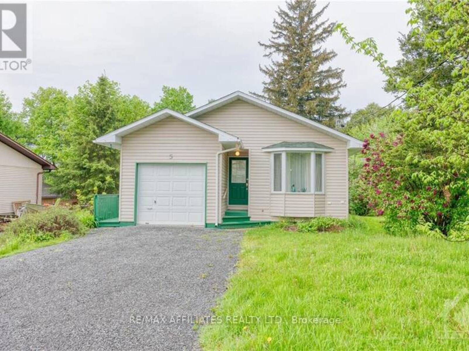 5 MOUNTAIN ROAD, Westport, Ontario K0G 1X0