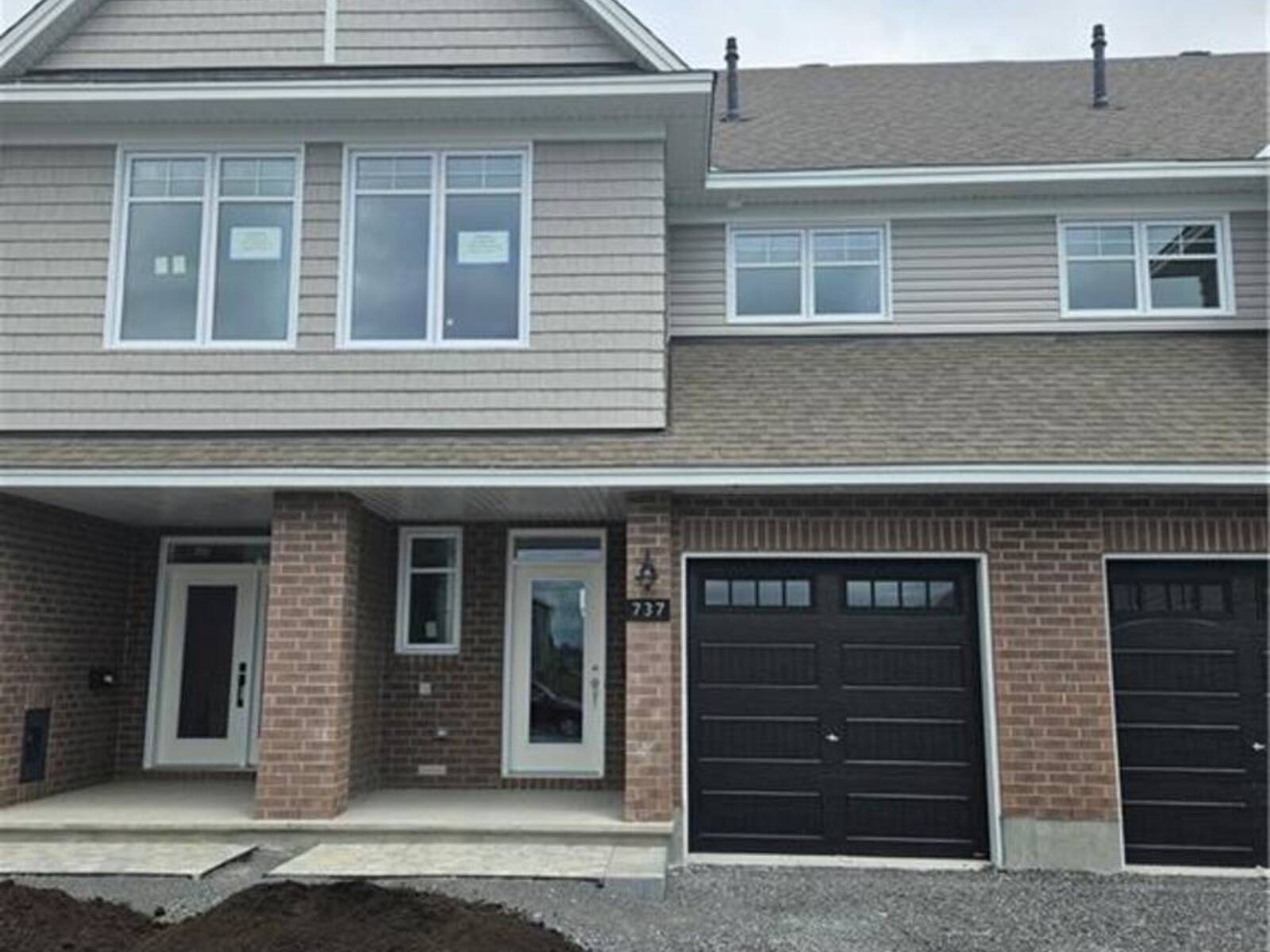 737 MAVERICK CRESCENT, Ottawa, Ontario K2S 2X1