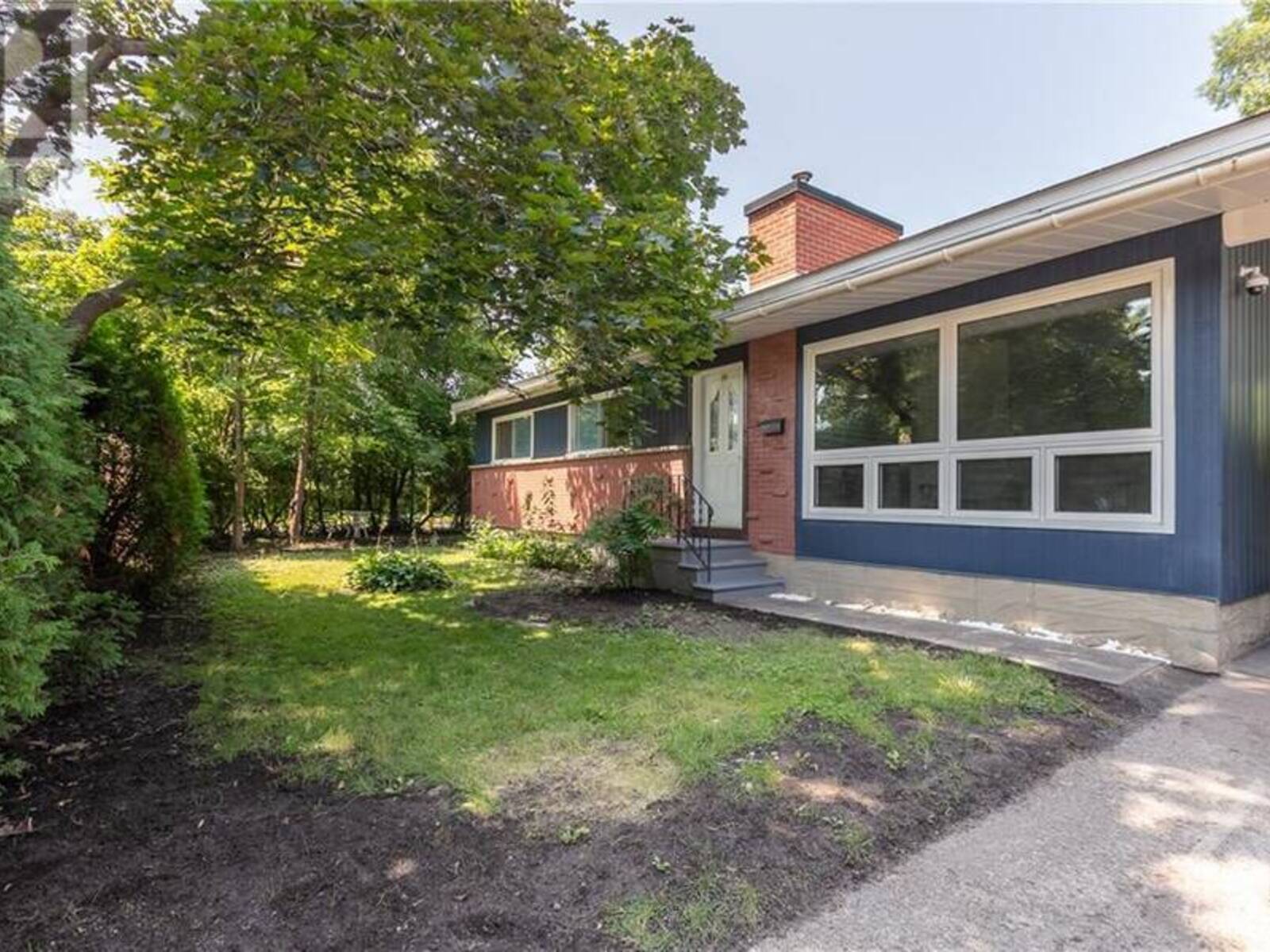 935 GOREN AVENUE, Ottawa, Ontario K1S 1N4