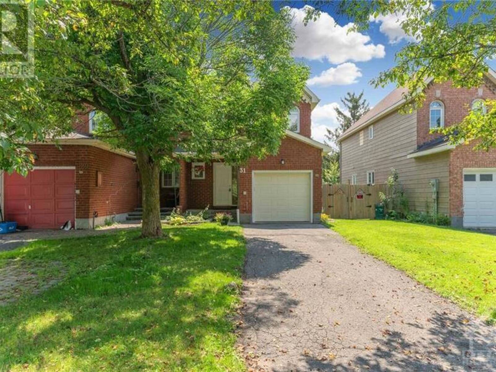 31 ROBARTS CRESCENT, Ottawa, Ontario K2L 3Z4