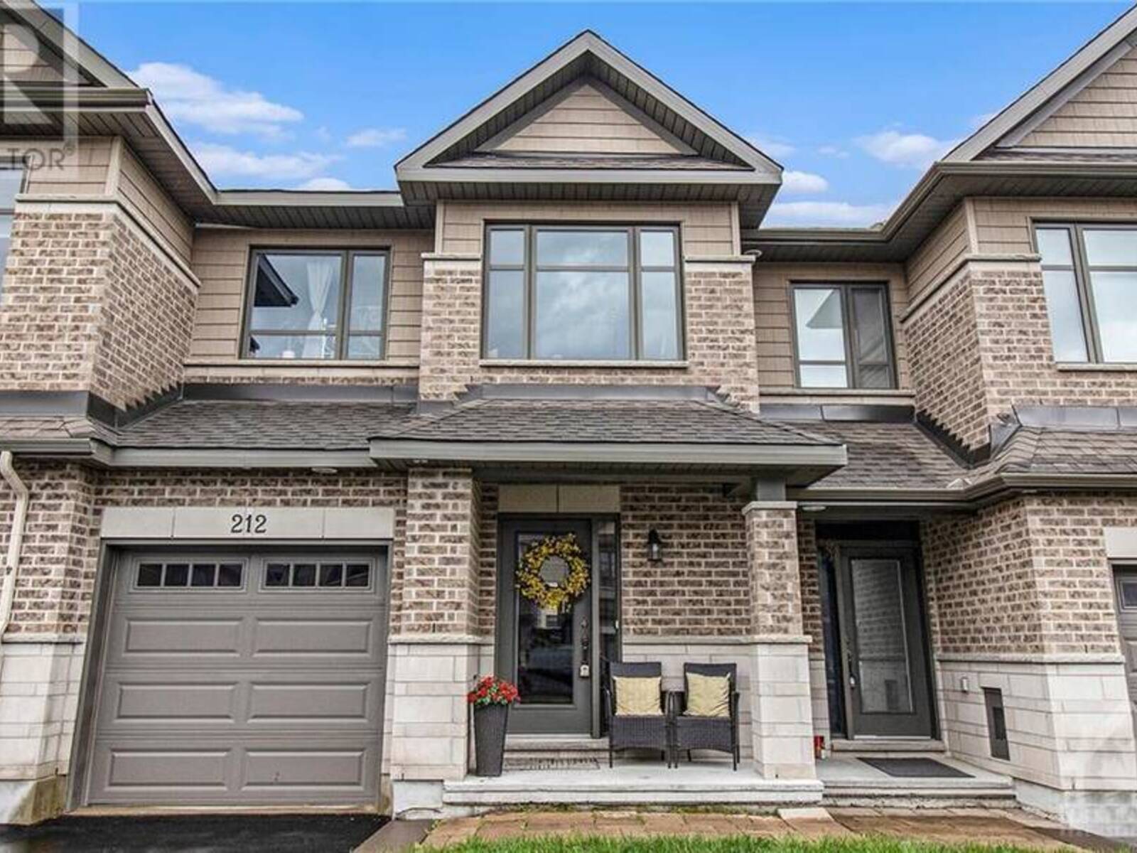 212 PURCHASE CRESCENT, Stittsville, Ontario K2S 2L8