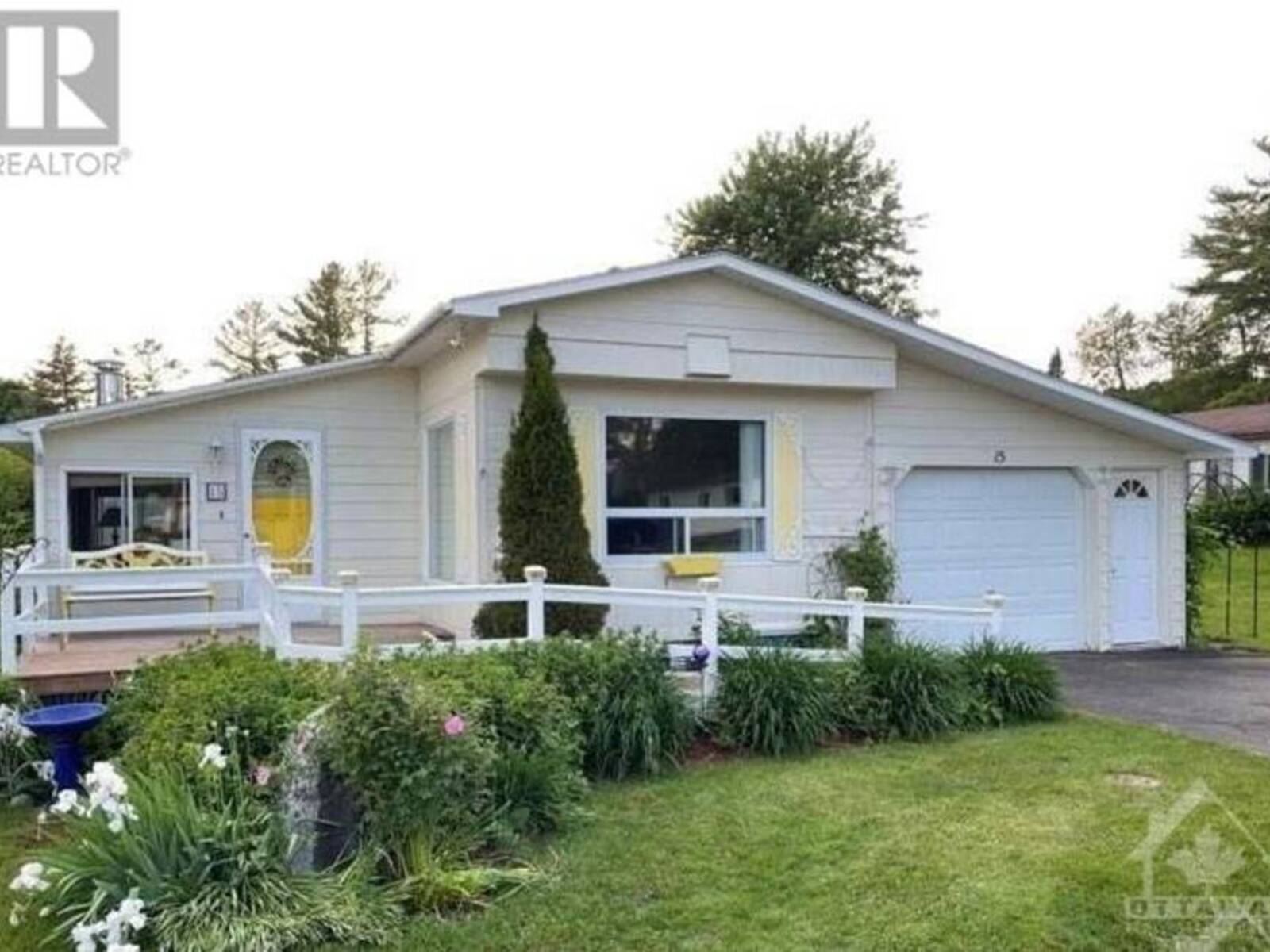 15 EVERGREEN LANE, White Lake, Ontario K0A 3L0