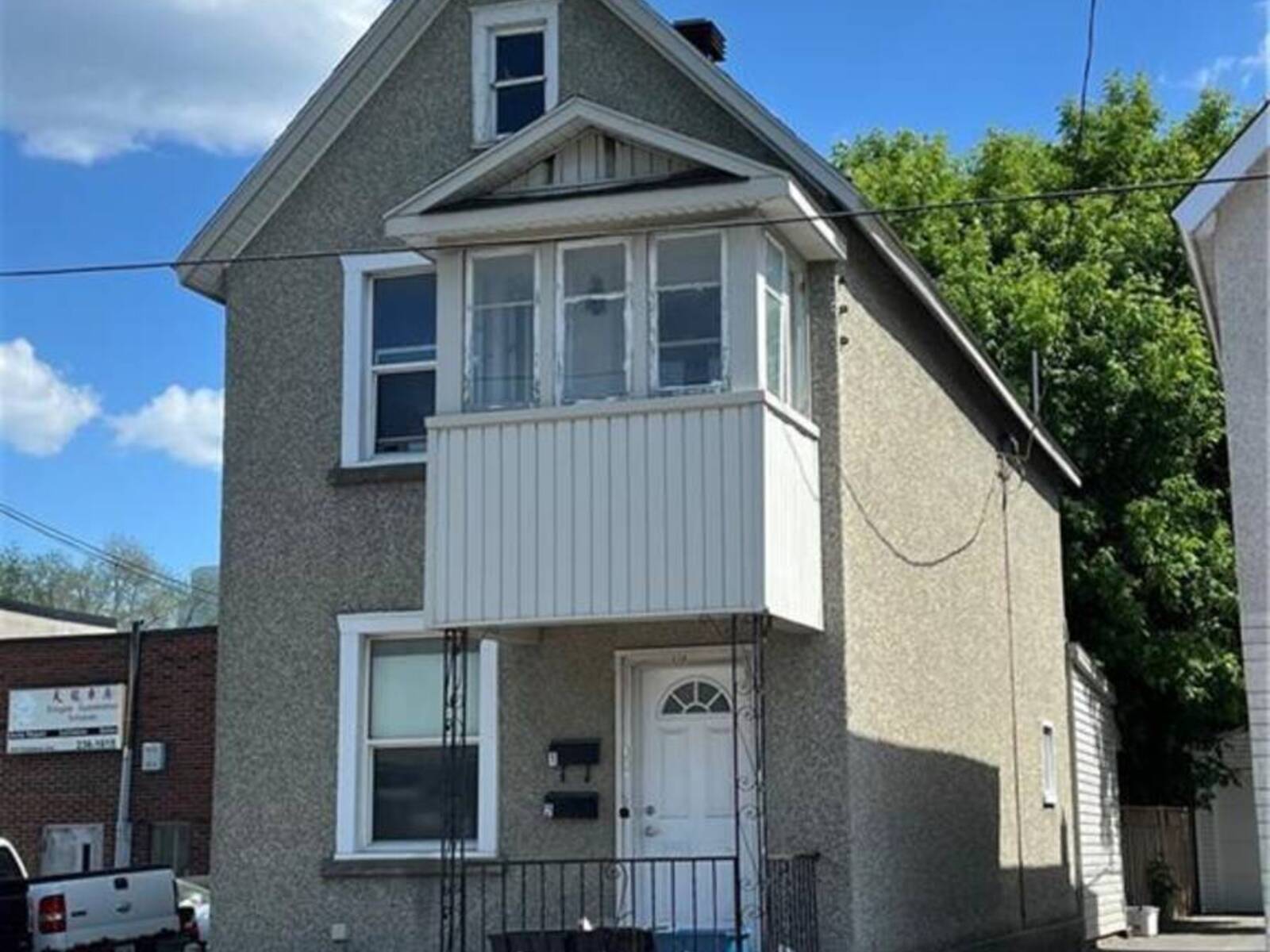 920 GLADSTONE AVENUE, Ottawa, Ontario K1R 6Y4