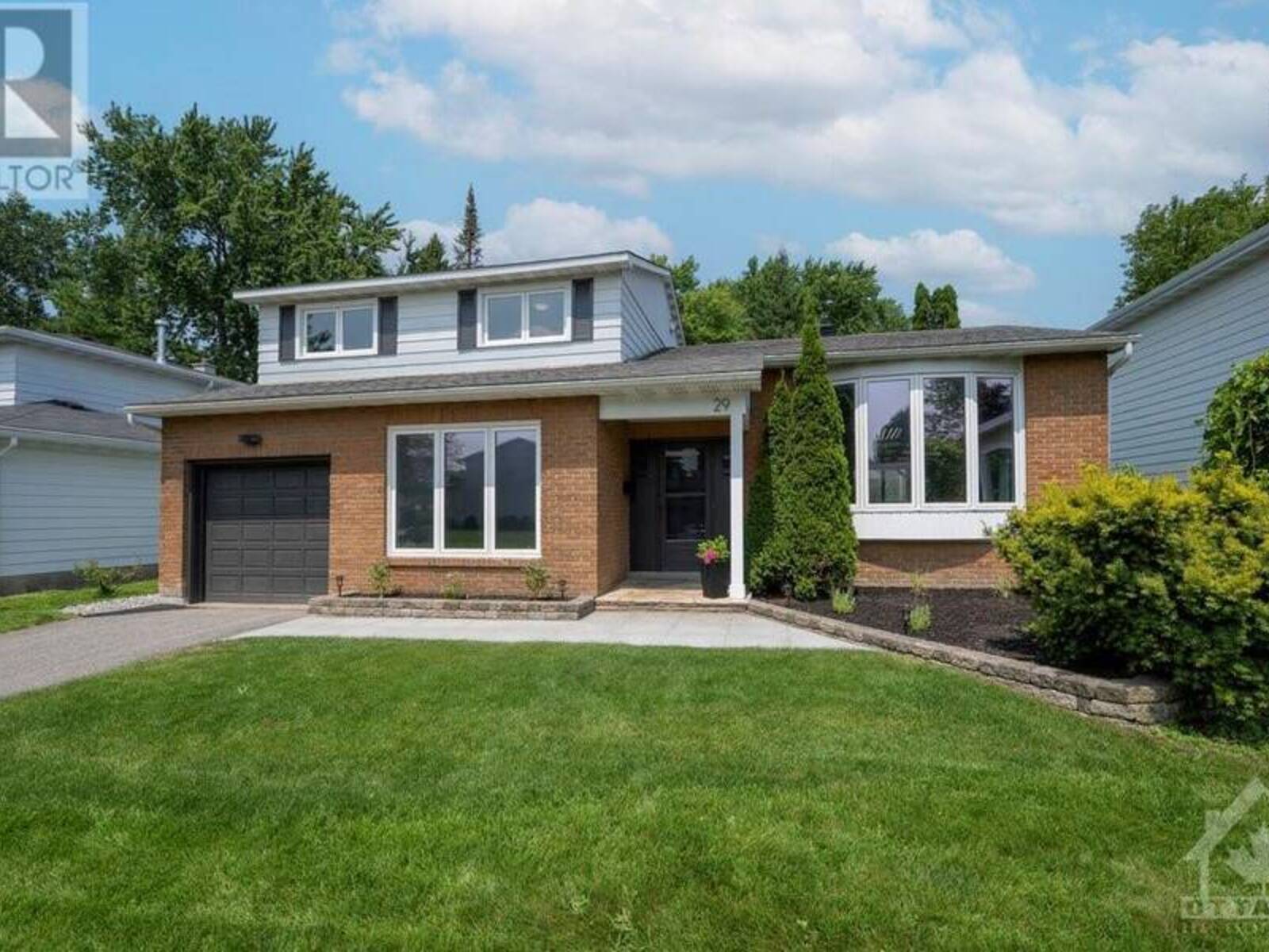 29 WOODHILL CRESCENT, Ottawa, Ontario K1B 3B7