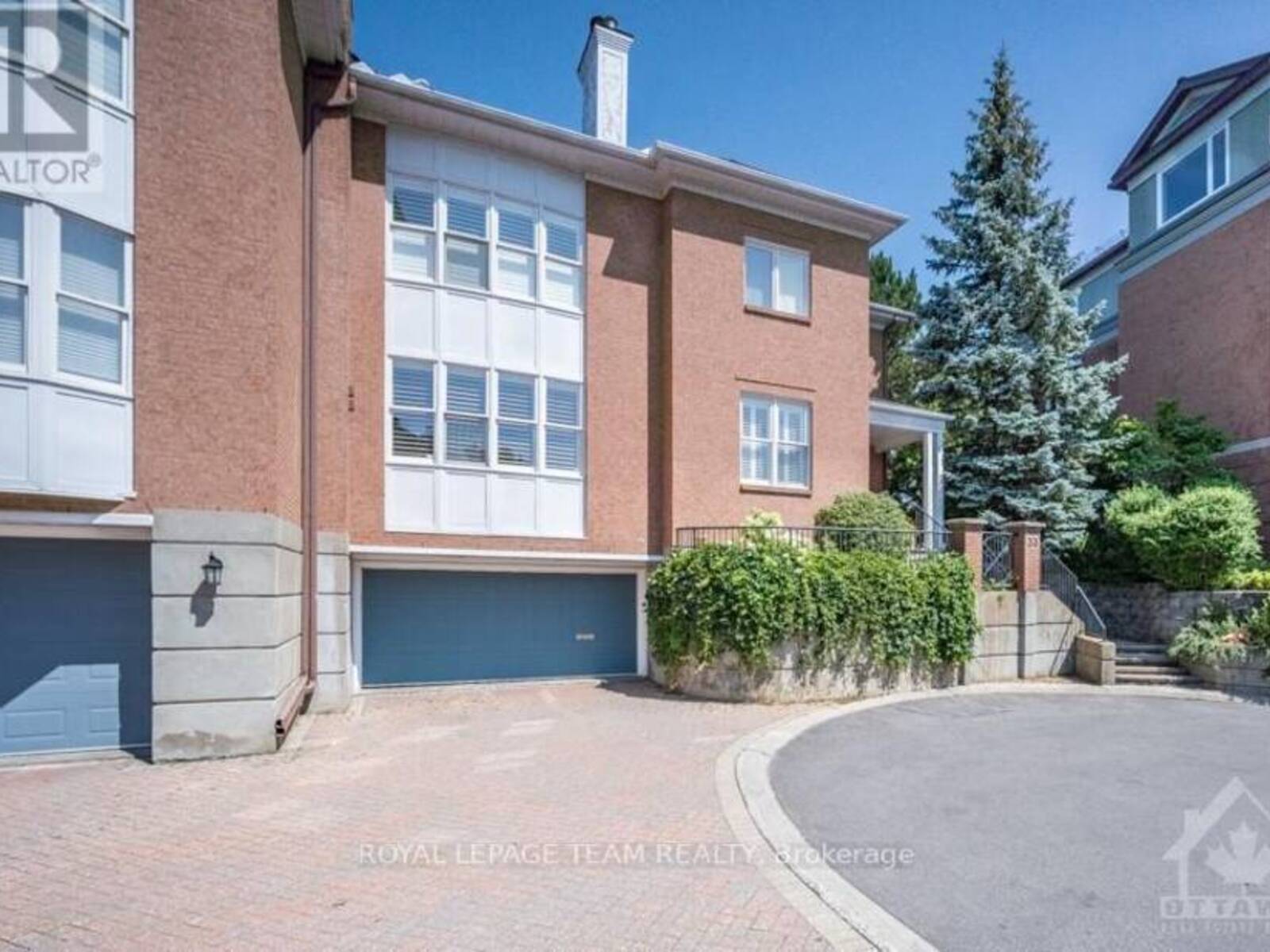 33 DURHAM, Ottawa, Ontario K1M 2J1