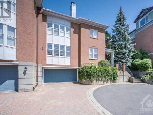 33 DURHAM PRIVATE Ottawa Ontario, K1M 2J1