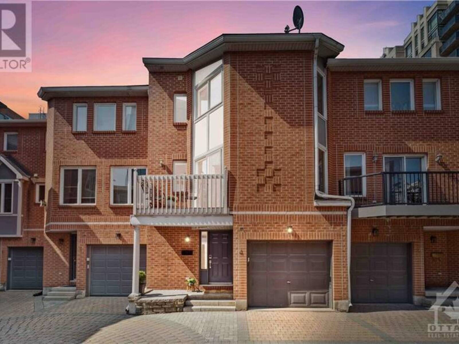 4 ALLENDALE PRIVATE, Ottawa, Ontario K2P 2J3