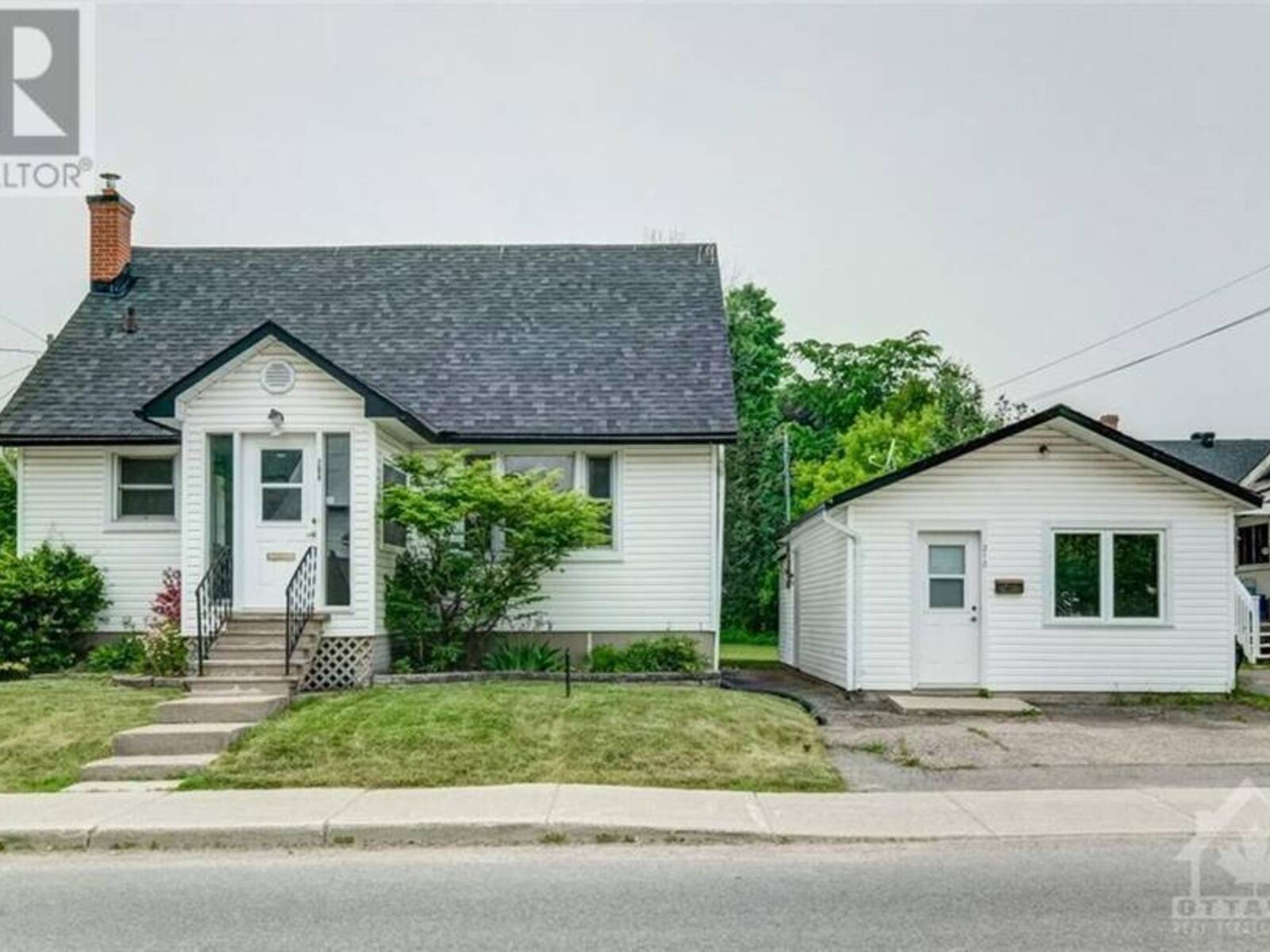 208 BELL STREET, Arnprior, Ontario K7S 2R4