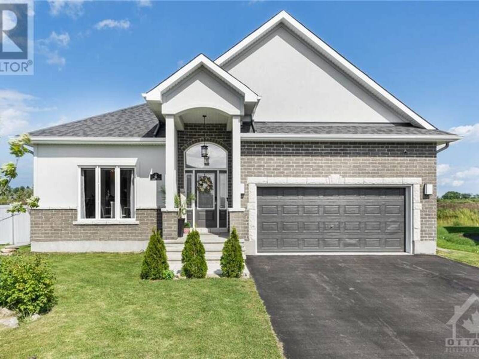 38 AMBER STREET, Rockland, Ontario K4K 0L6