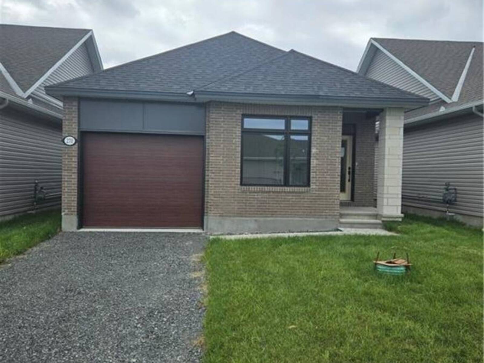 270 MAYGRASS WAY, Ottawa, Ontario K2S 2K9