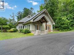 698 MOFFAT STREET Pembroke Ontario, K8A 3Y1