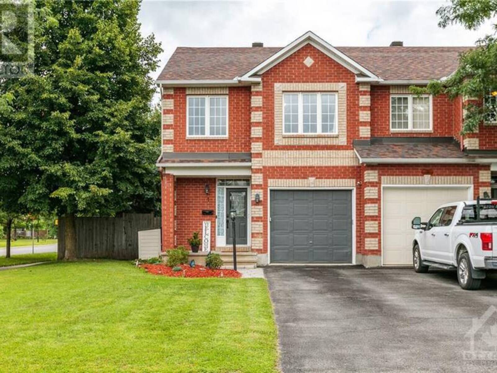 1 CHANTILLY GATE, Ottawa, Ontario K2S 2B2