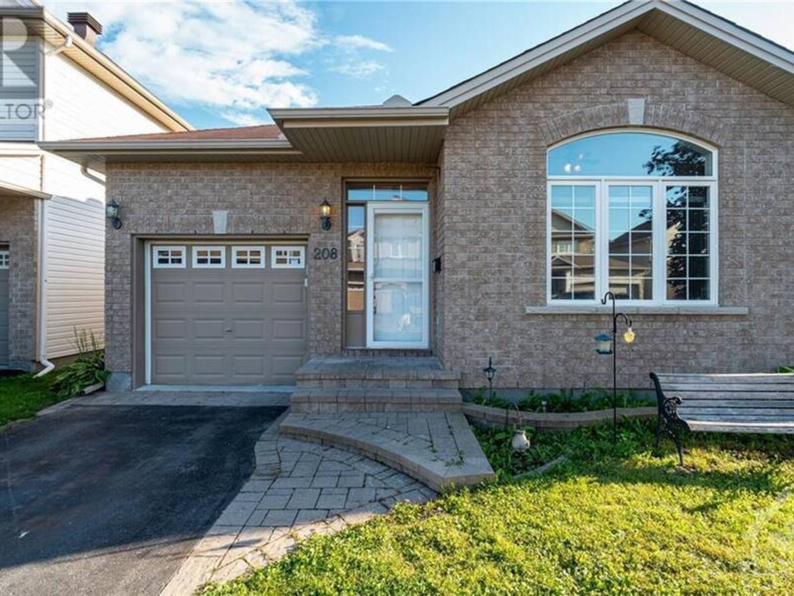 208 FOUNTAINHEAD DRIVE, Ottawa, Ontario K1W 0C2