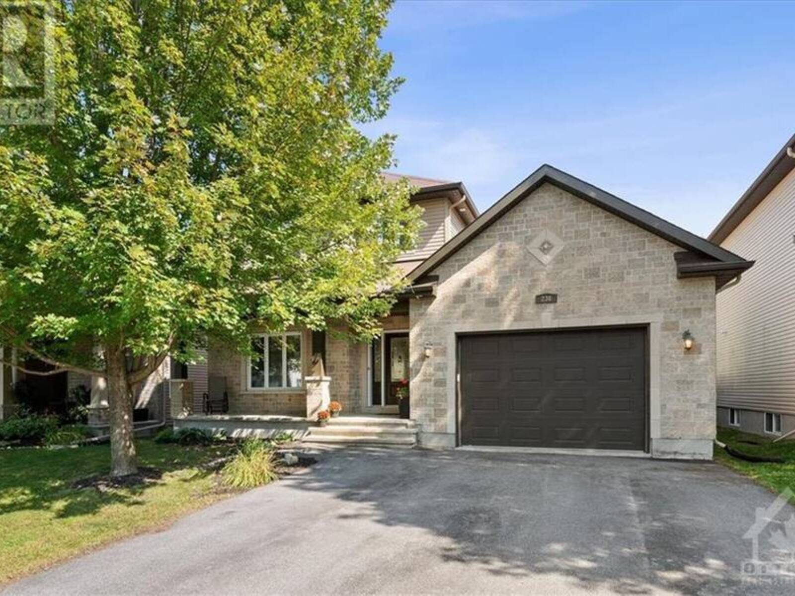 236 TOPAZE CRESCENT, Rockland, Ontario K4K 0E4