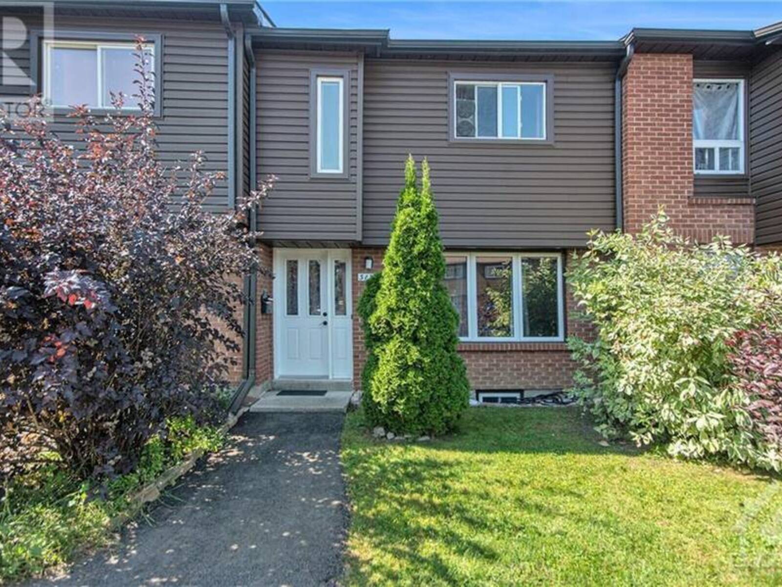 3132 STOCKTON DRIVE, Ottawa, Ontario K1T 1S3