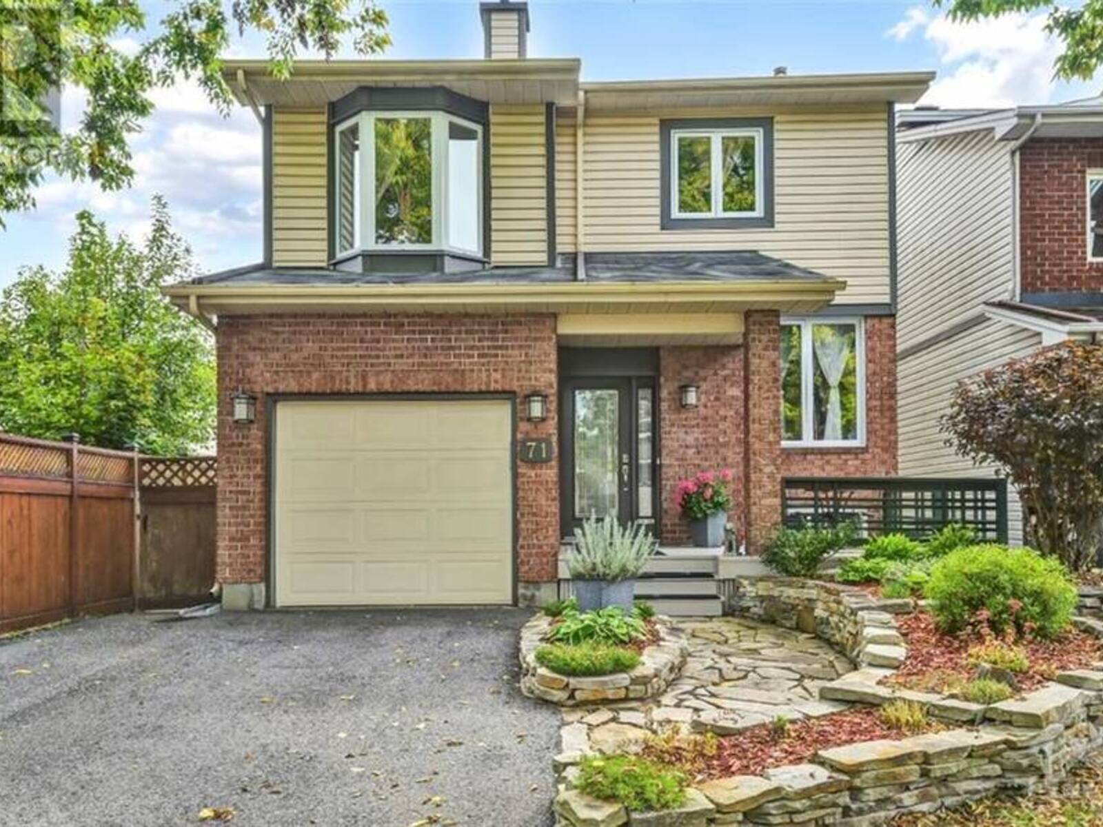 71 HUNTERSFIELD DRIVE, Ottawa, Ontario K1T 3L7