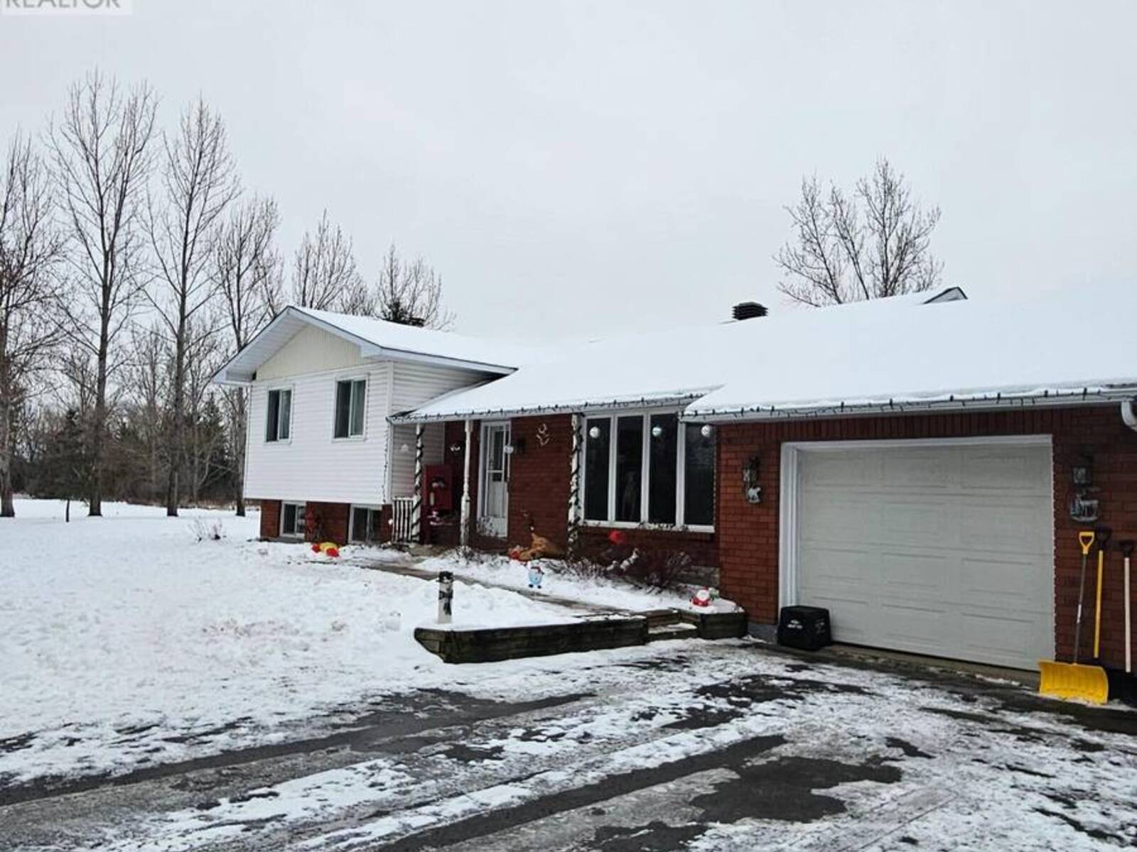 561 RIVER ROAD, McNab-Braeside, Ontario K0A 1G0