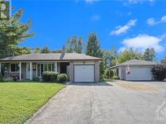 32 JONATHAN PACK STREET Stittsville Ontario, K2S 0R4