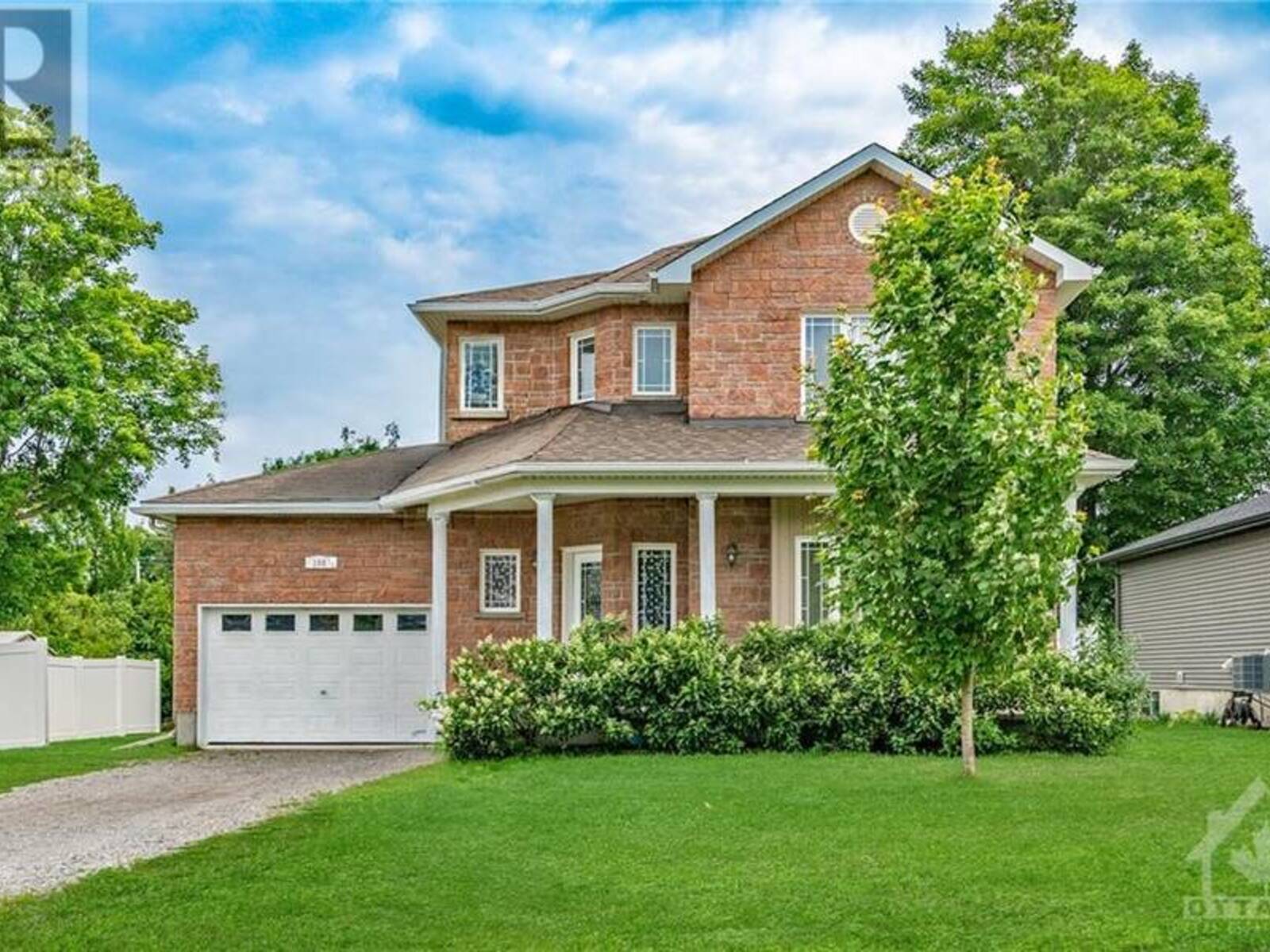 108 SOPHIE LANE, Merrickville, Ontario K0G 1N0