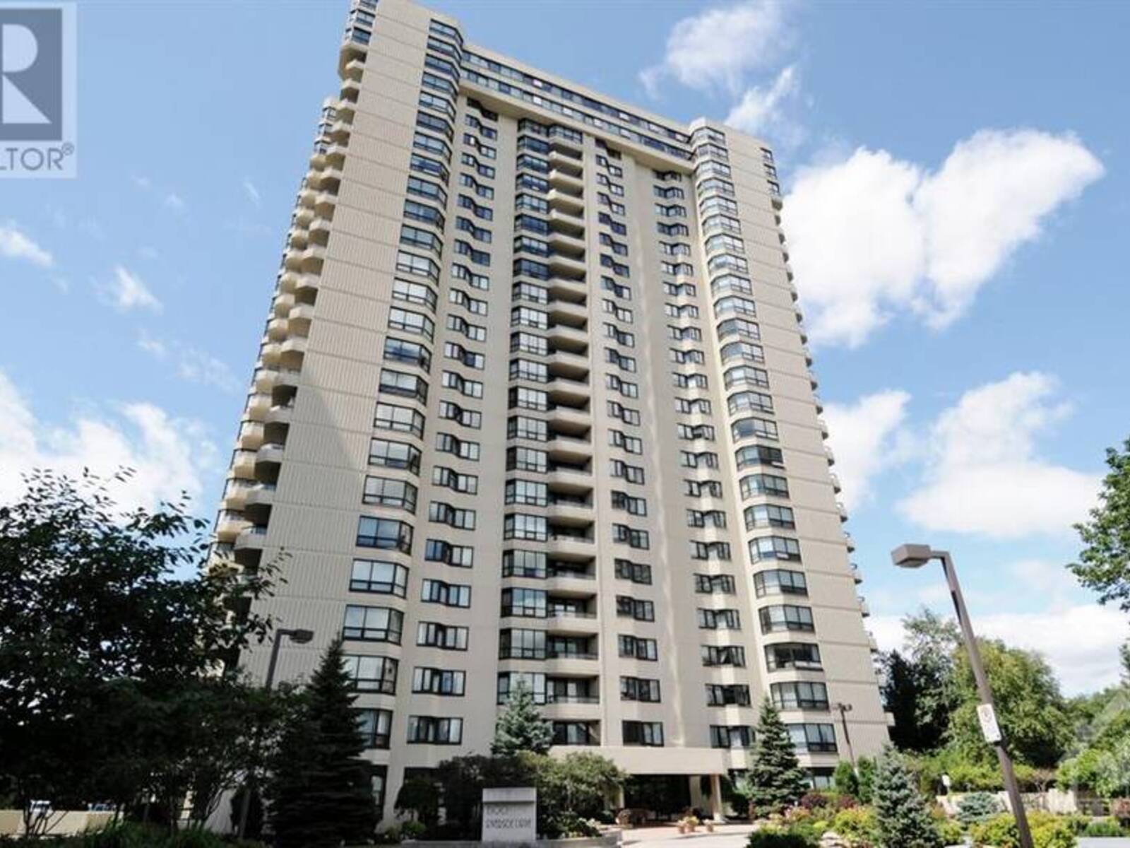 1500 RIVERSIDE DRIVE UNIT#407, Ottawa, Ontario K1G 4J4