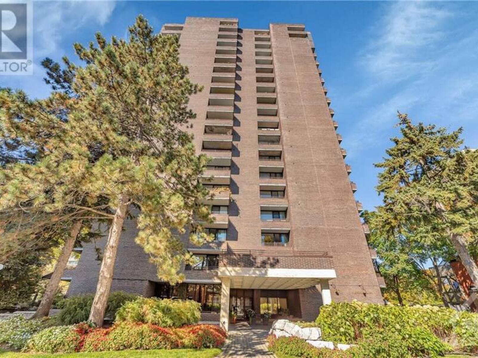 71 SOMERSET STREET W UNIT#1705, Ottawa, Ontario K2P 2G2