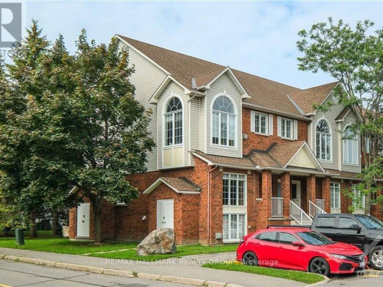 84 BRISTON, Ottawa, Ontario K1G 5P6