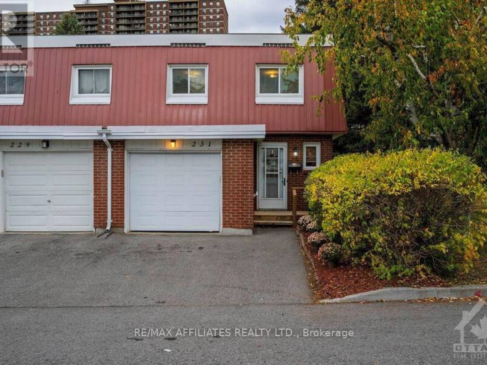 231 ROMULUS, Ottawa, Ontario K1K 3Y2