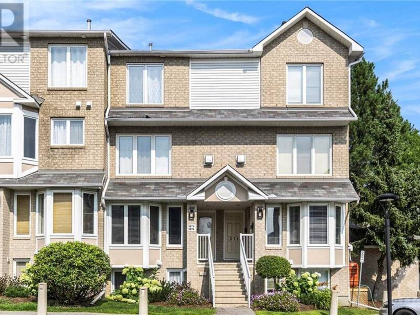 1672 LOCKSLEY LANE, Ottawa, Ontario K1J 1B6