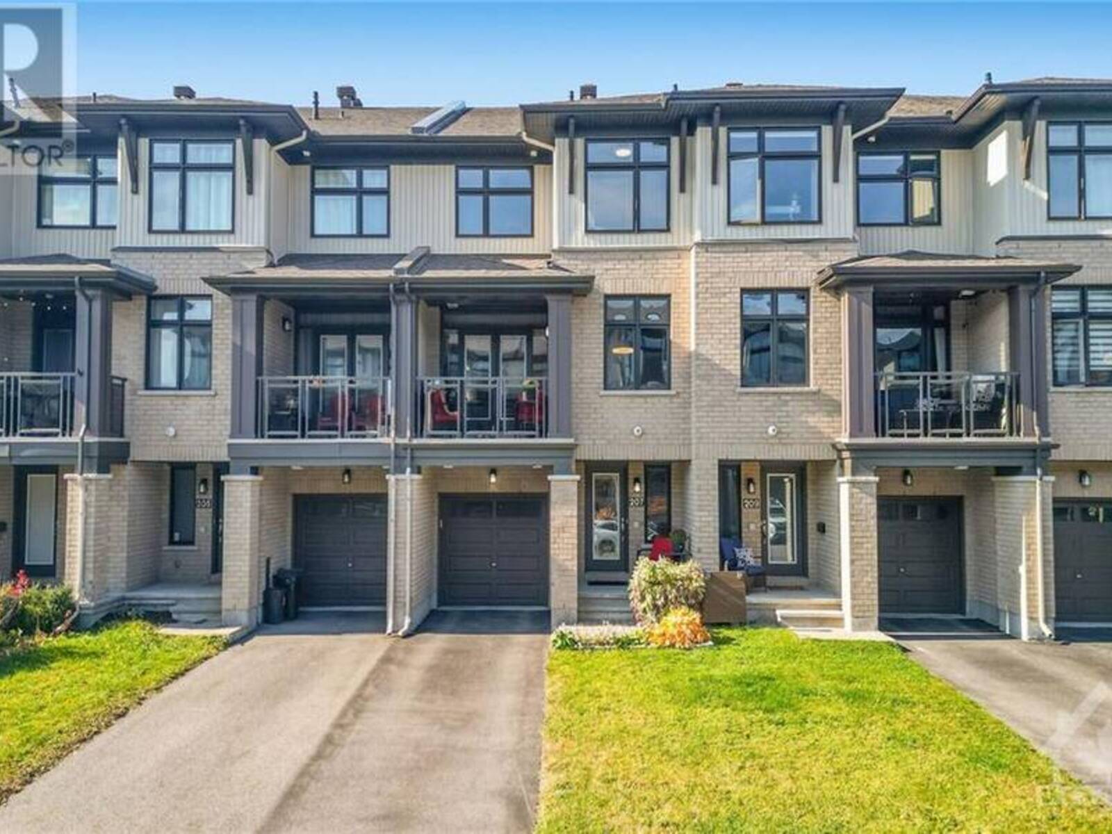 207 DRAGONFLY WALK, Ottawa, Ontario K1W 0J7