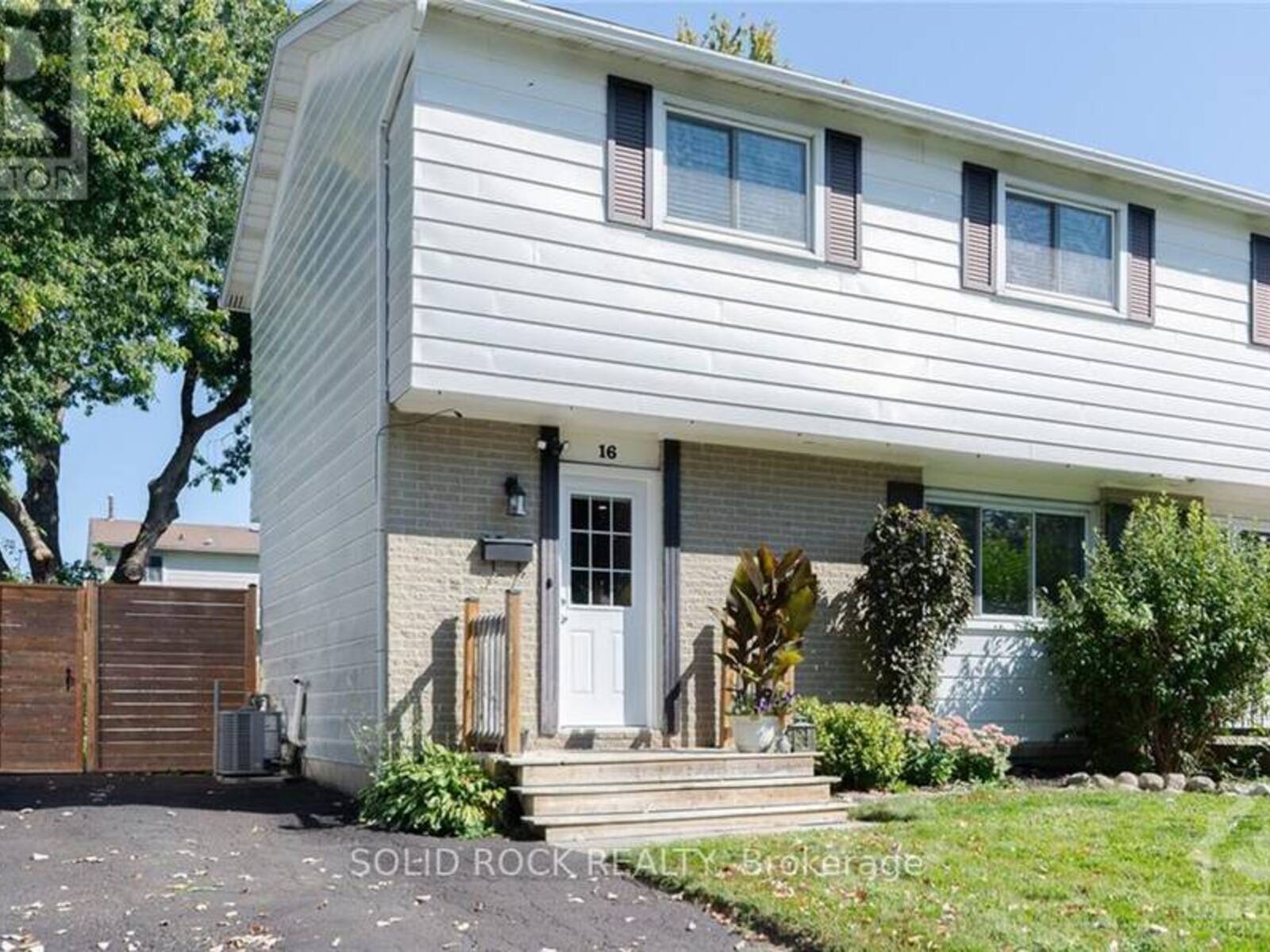 16 SHOULDICE CRESCENT, Ottawa, Ontario K2L 1M9