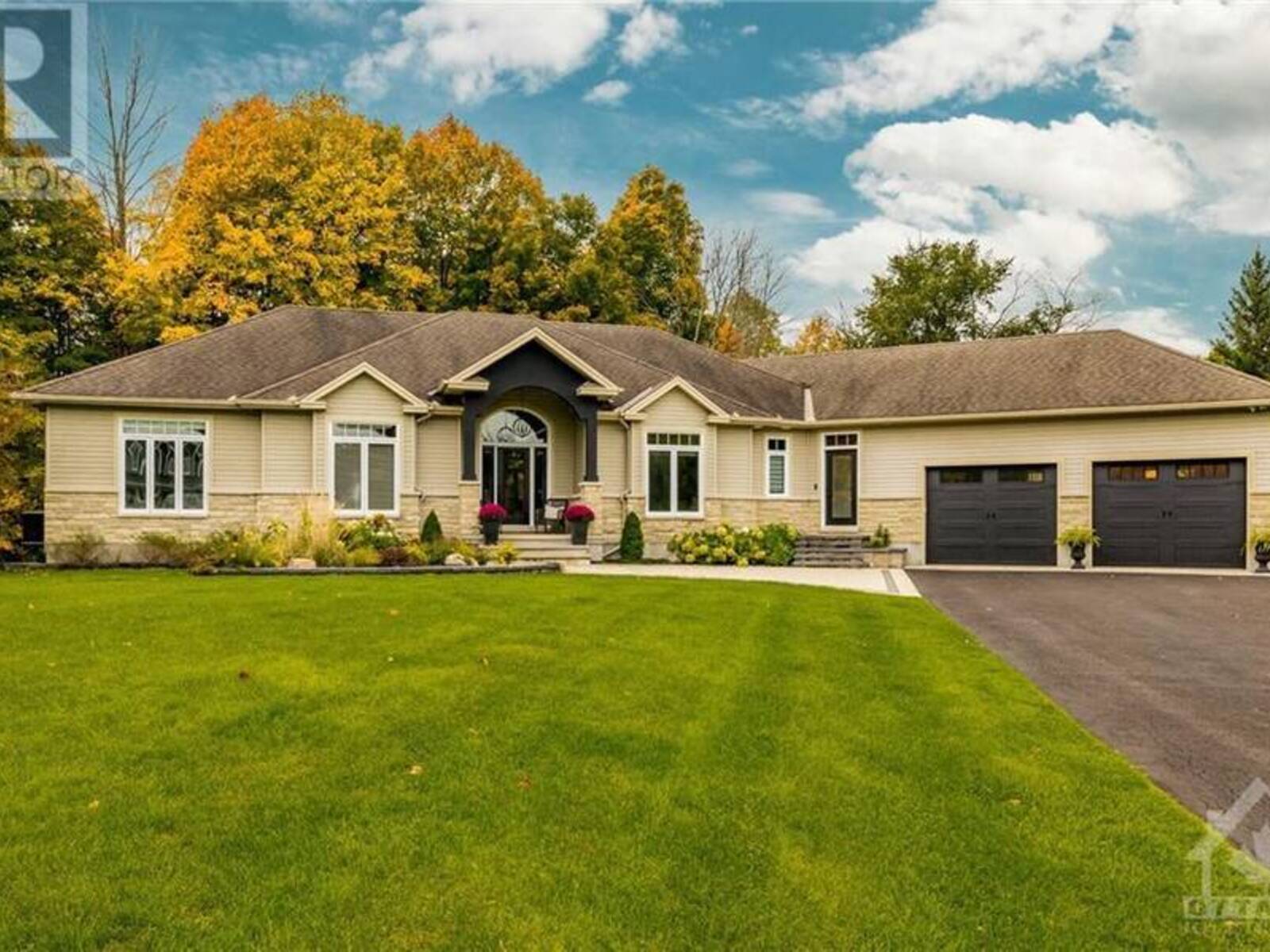 116 LADY LOCHEAD LANE, Carp, Ontario K0A 1L0