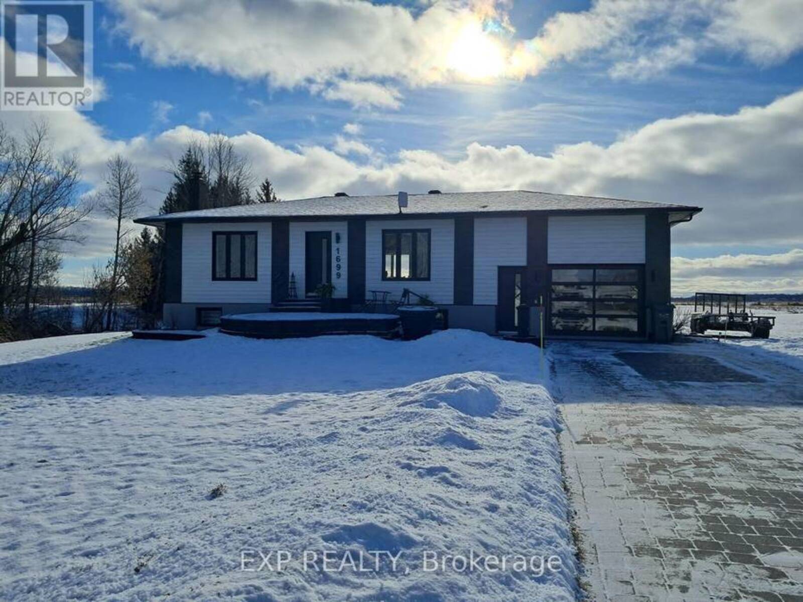 1699 BAY ROAD, L'Orignal, Ontario K0B 1K0