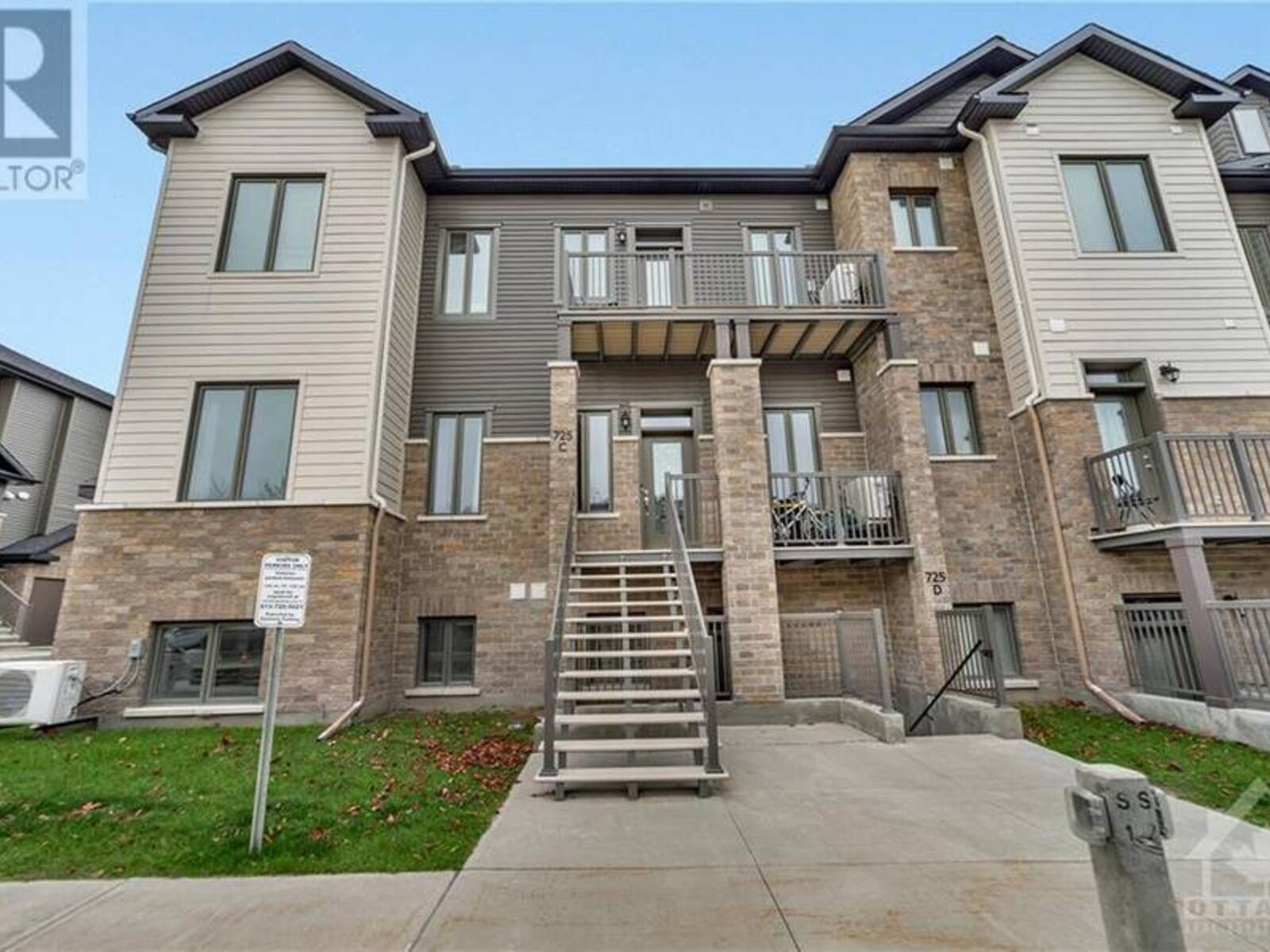 725 DEARBORN PRIVATE S UNIT#B, Gloucester, Ontario K1T 0W4