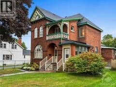 61 RUSSELL STREET E Smiths Falls Ontario, K7A 1G3