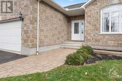 9 PEBBLEMILL LANE | Russell Ontario | Slide Image Two