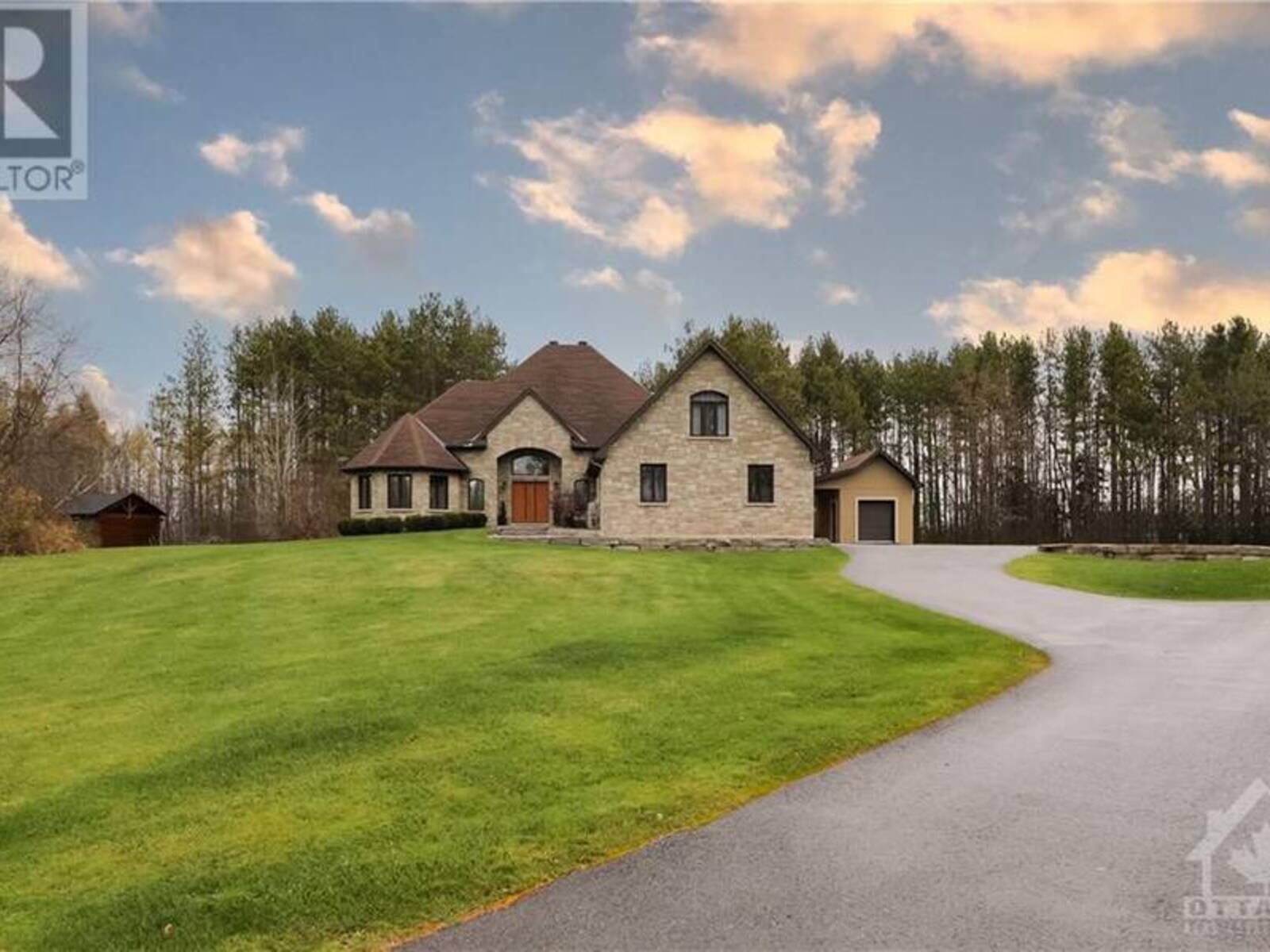 6769 DEER RUN PLACE, North Gower, Ontario K0A 2T0