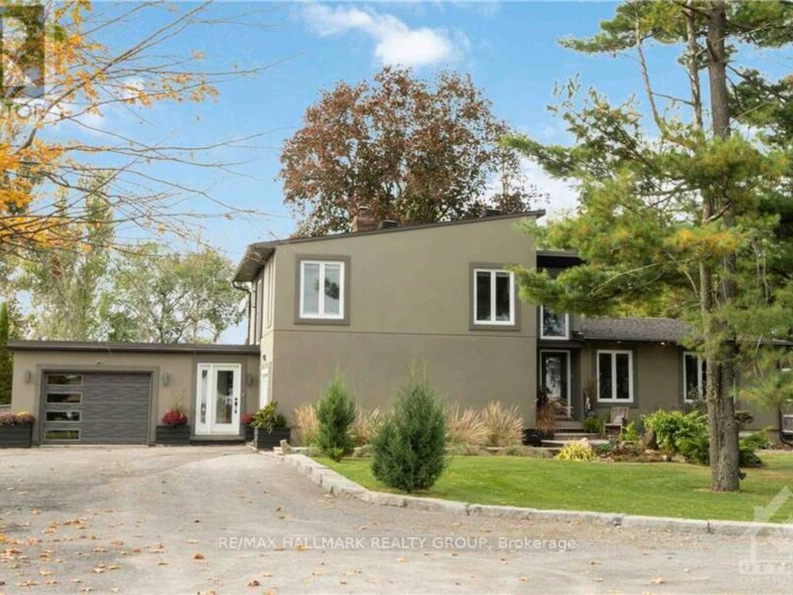 2704 RIVER ROAD, Ottawa, Ontario K0A 2A0