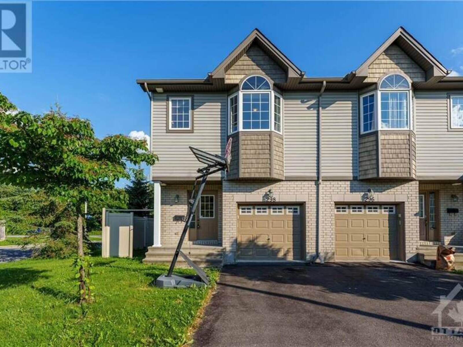 298 MACOUN CIRCLE, Ottawa, Ontario K1T 0H8