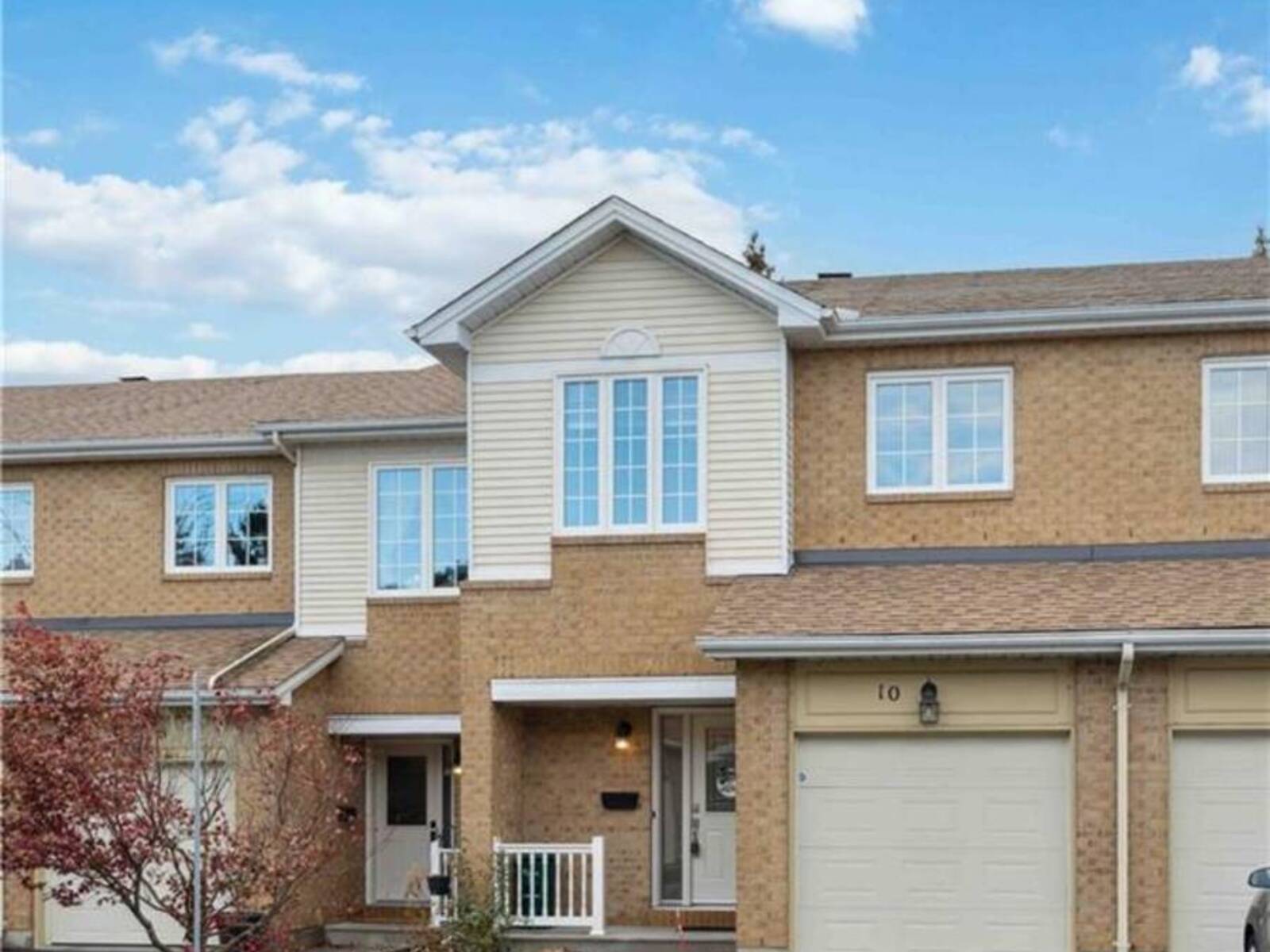 10 STONEBRIAR DRIVE, Nepean, Ontario K2G 5Y2