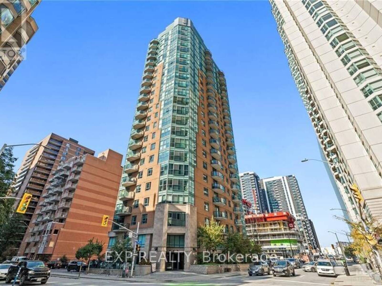 303 - 445 LAURIER AVENUE, Ottawa, Ontario K1R 0A2