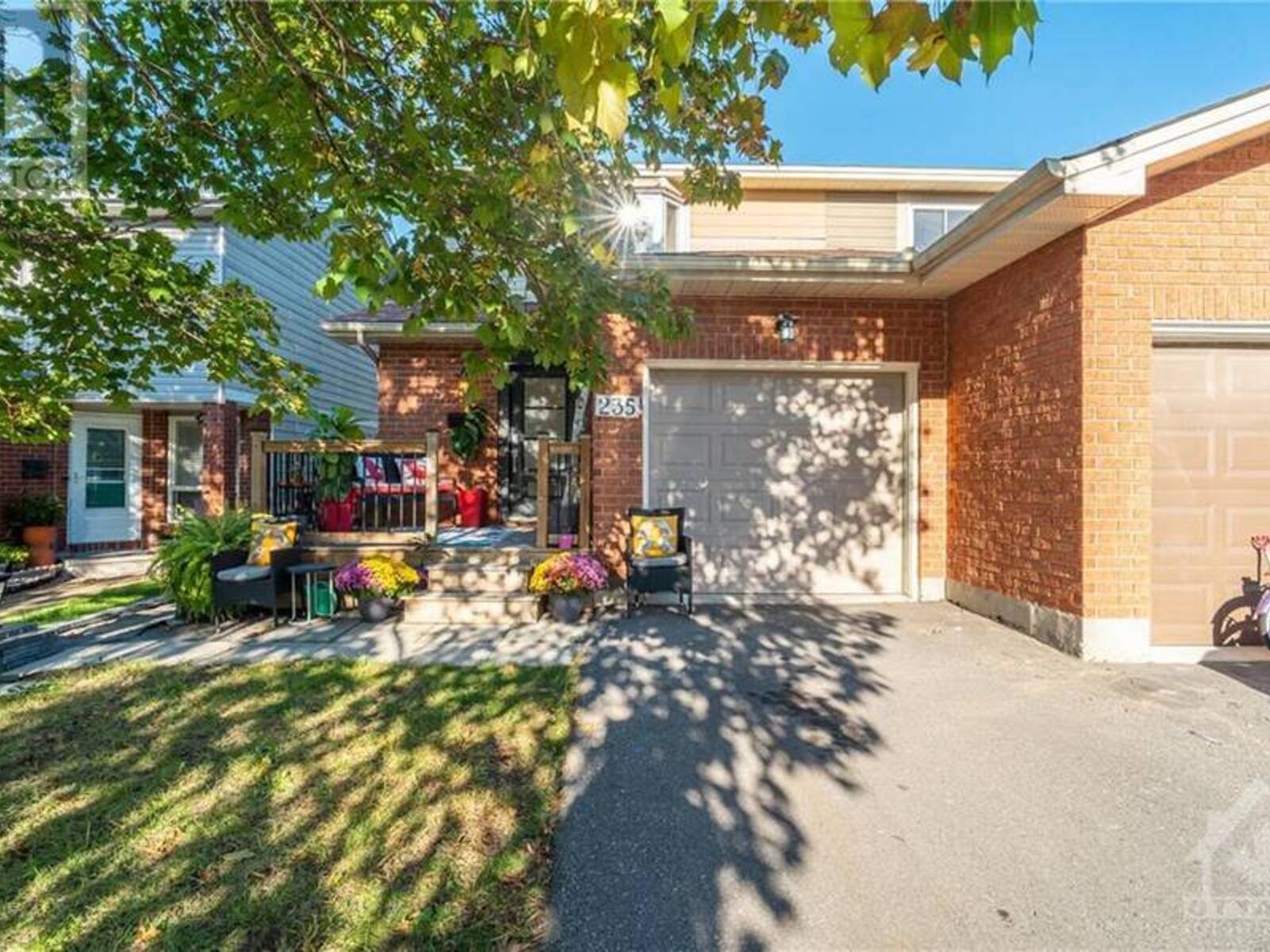 235 HUNTERSFIELD DRIVE, Ottawa, Ontario K1T 3M5