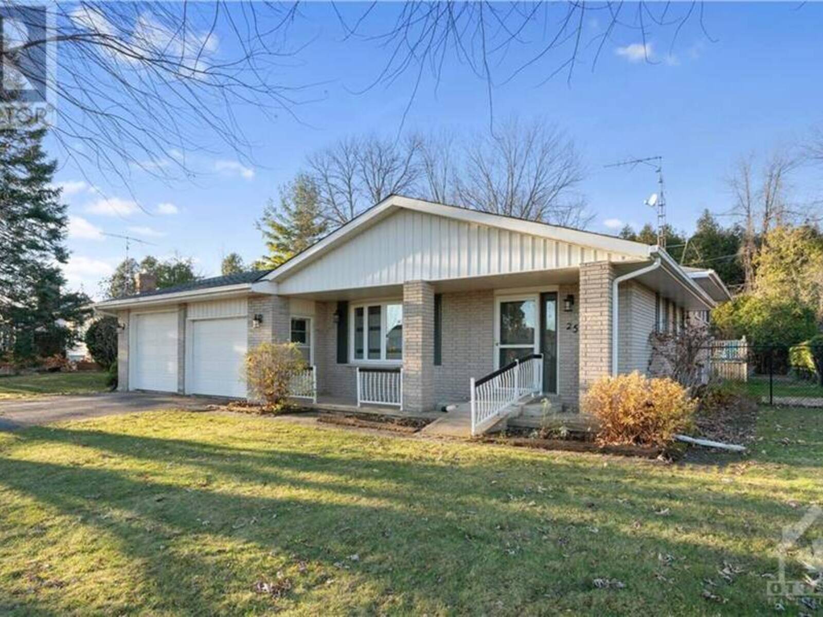 25 HOOPLE STREET, Ingleside, Ontario K0C 1M0