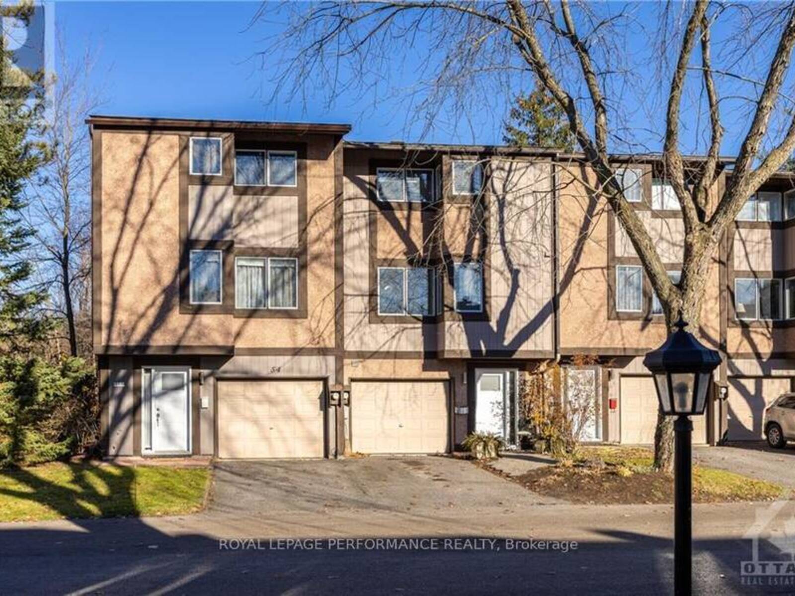 52 REANEY COURT, Ottawa, Ontario K2K 1W8